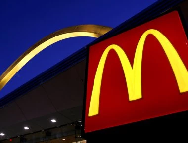 Το λογότυπο των McDonald's «κρύβει» ερωτικό υπονοούμενο που κανείς σχεδόν δε γνωρίζει